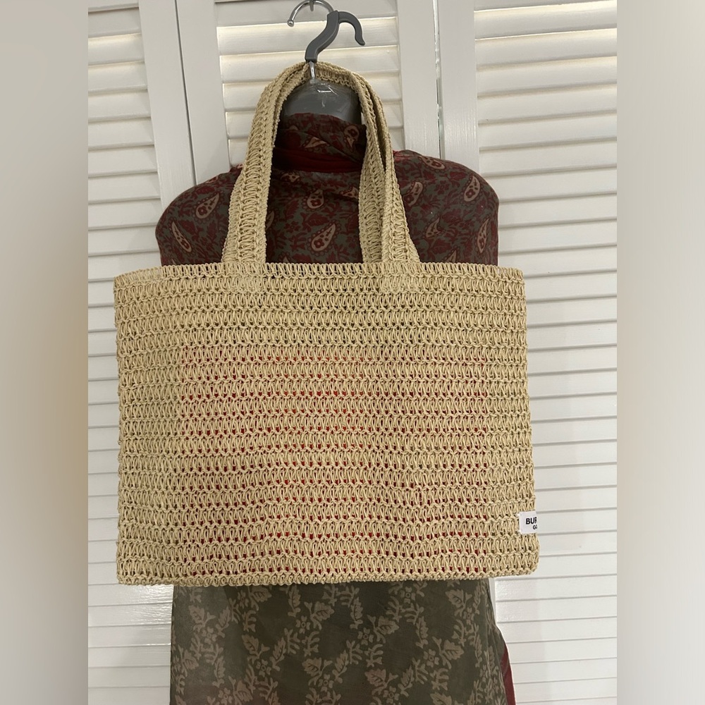 Burberry goddess limited edition straw tote bag - Picture 6 of 7